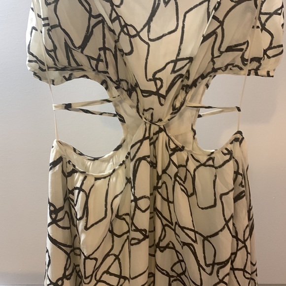 ASTR Sanger Dress - Picture 4 of 8